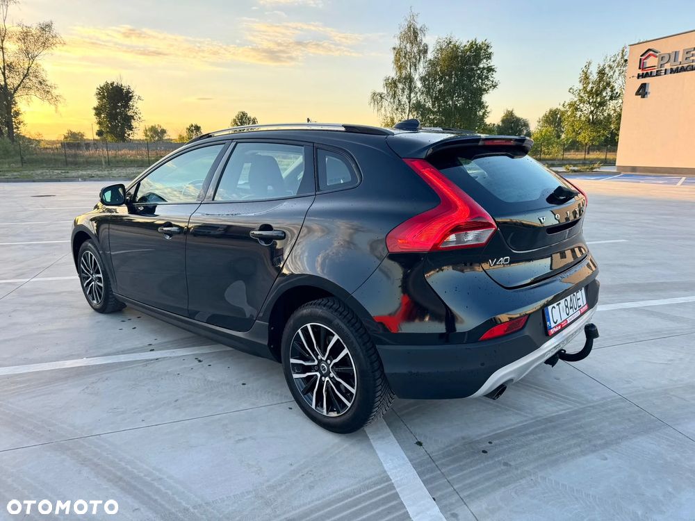 Volvo V40 T4 R-Design - 4