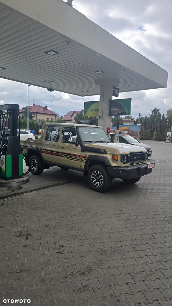 Toyota Land Cruiser - 33