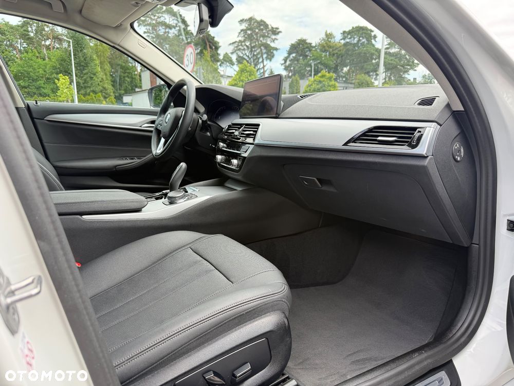 BMW Seria 5 518d mHEV Business Edition - 17