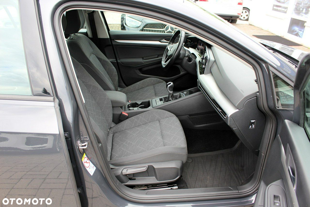Volkswagen Golf - 8