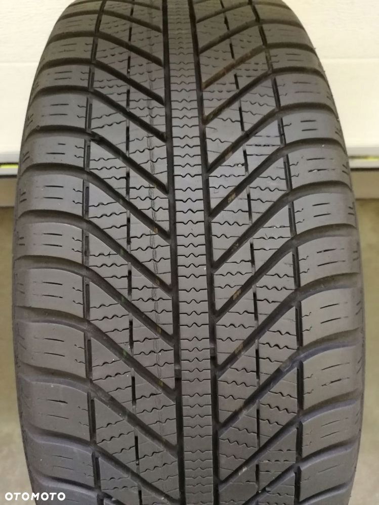 Opona całoroczna 205/55 R 16 Goodyear Vector 4Seasons - 2