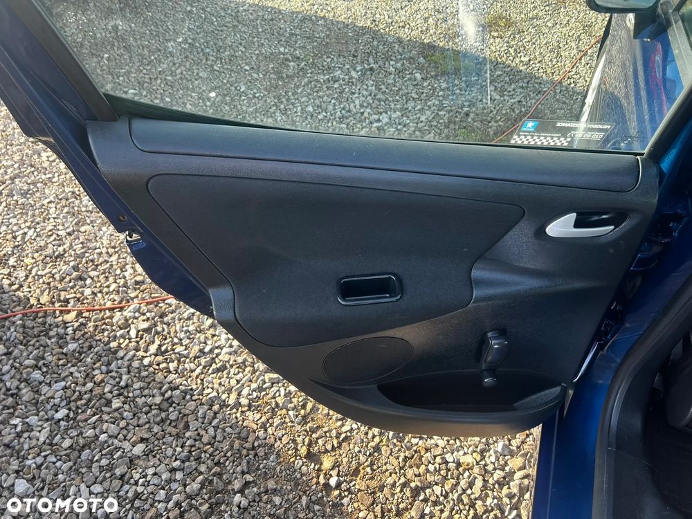 Peugeot 207 1.6 HDi Active - 24