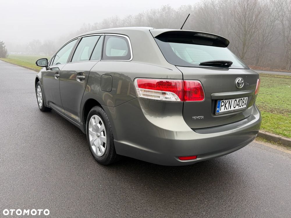 Toyota Avensis 1.8 Executive - 2