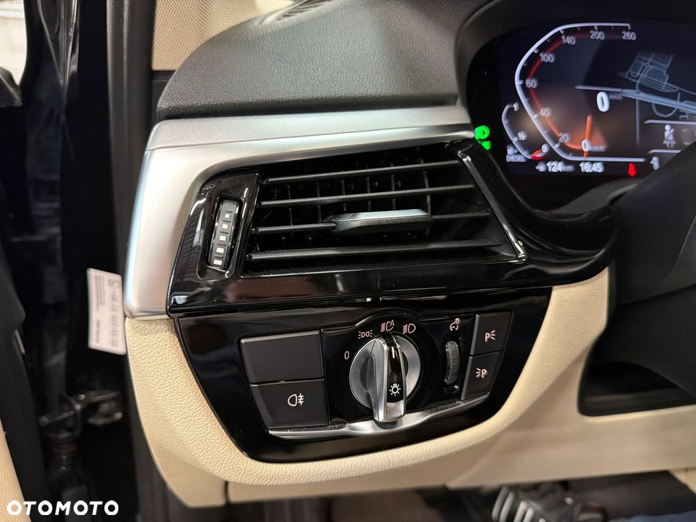 BMW Seria 5 520d MHEV - 24