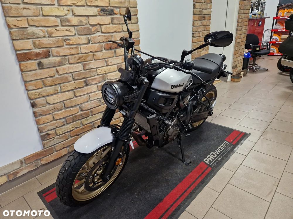Yamaha XSR - 6