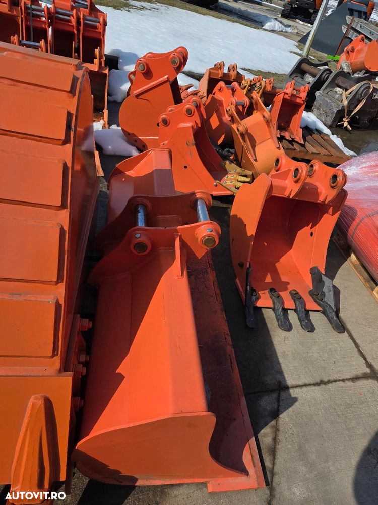 Hitachi ZX85, 2022, 3.339h, CUPLA RAPIDA HIDRAULICA +3 CUPE NOI, senile cauciuc 90%, masa operationala 8,6t, adanc sapare 5m, latime 2,2m, ridica 4,5t, inst picon, LAMA NIVELARE, aer cond, Camera spate, leasing 4 ani, STARE FOARTE BUNA, PROMOTIE 59.900eur+Tv - 6