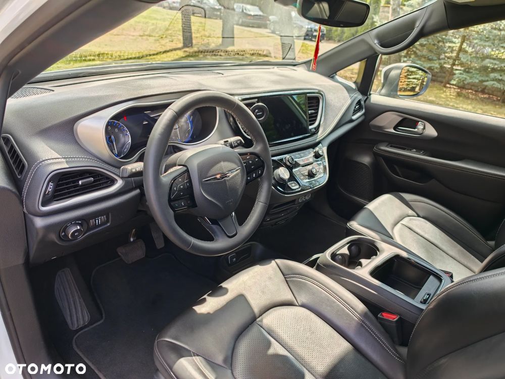 Chrysler Pacifica - 16