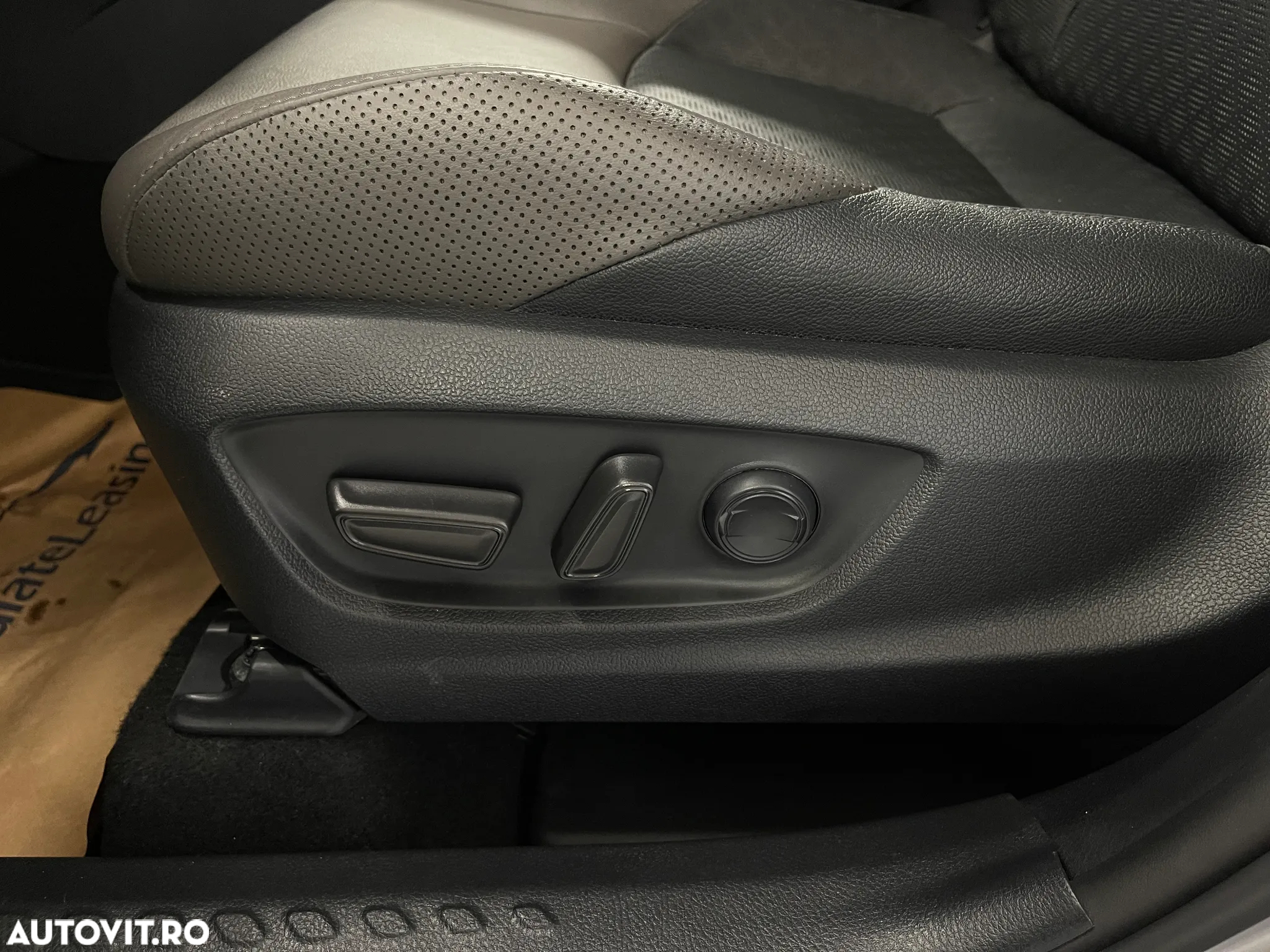 Toyota C-HR 2.0 Hybrid Lounge - 23