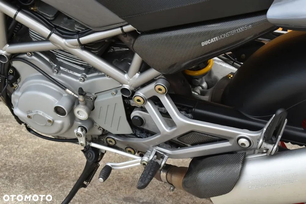 Ducati Monster - 19