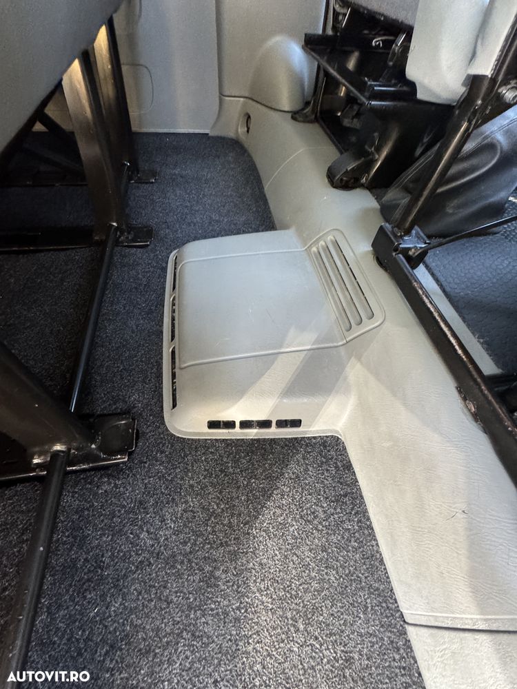 Opel Vivaro - 25