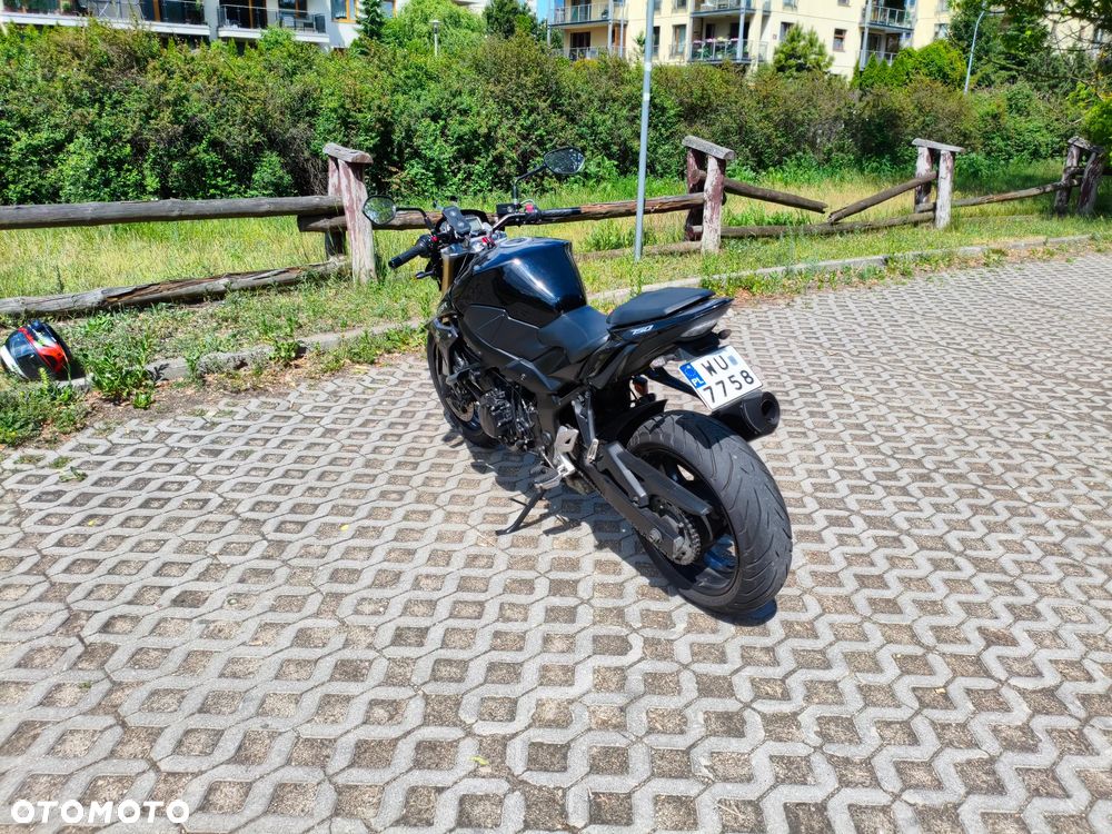 Suzuki GSR - 3
