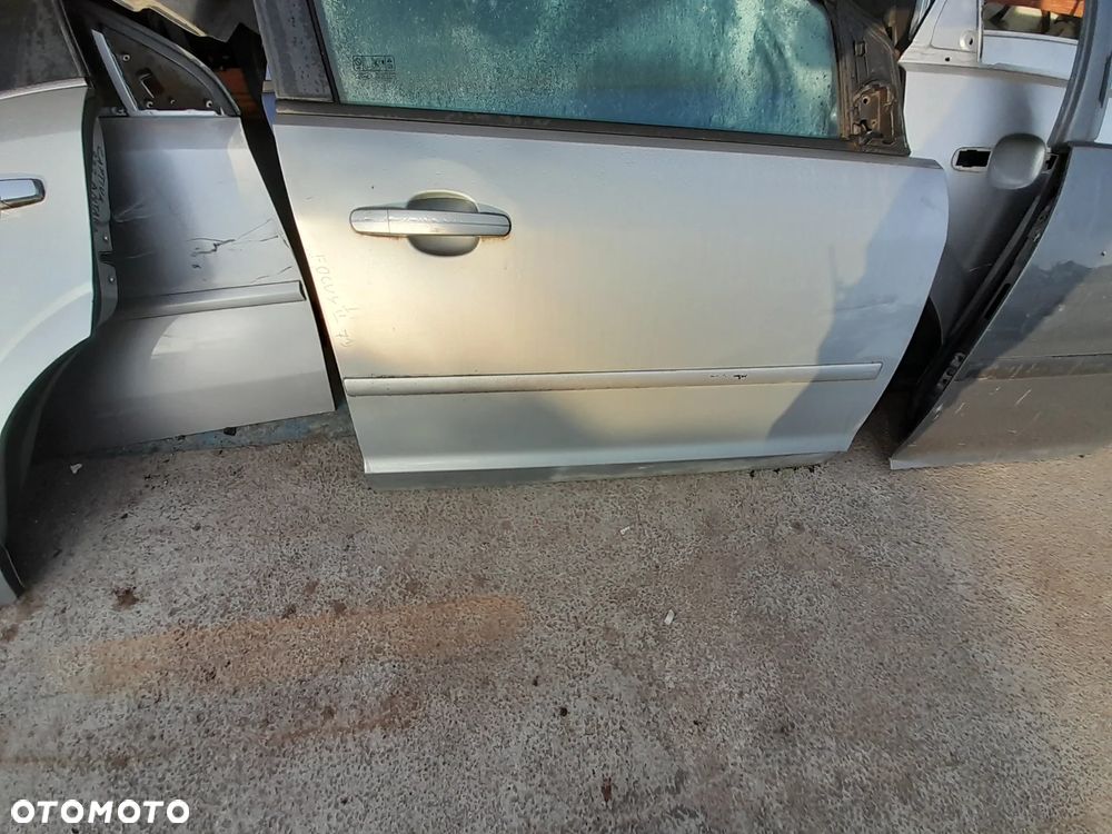 FORD FOCUS MK2 DRZWI PRAWE PRZEDNIE PRAWY PRZÓD - 1