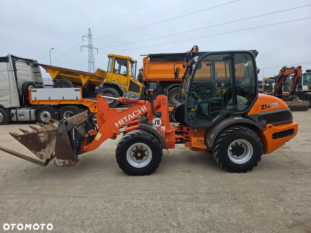 Hitachi ZW75 6500 kg Krokodyl +Widly - 7