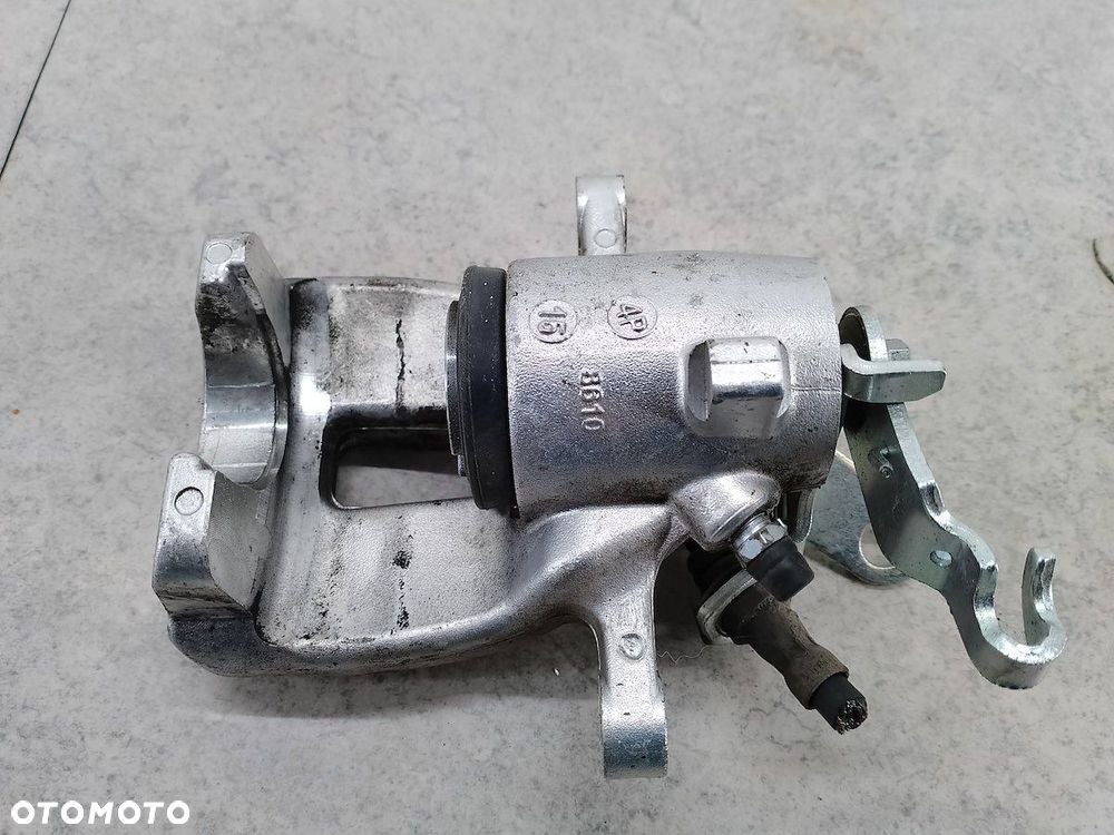 ZACISK HAMULCOWY PRAWY TYŁ VW GOLF V TH793 CZH1267 ABE 1.4 TSI - 4