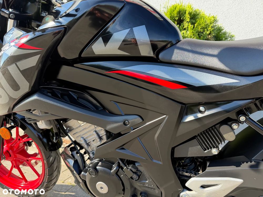 Suzuki GSX - 27