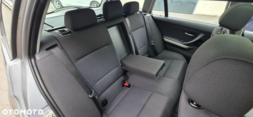 BMW Seria 3 318i Edition Exclusive - 22