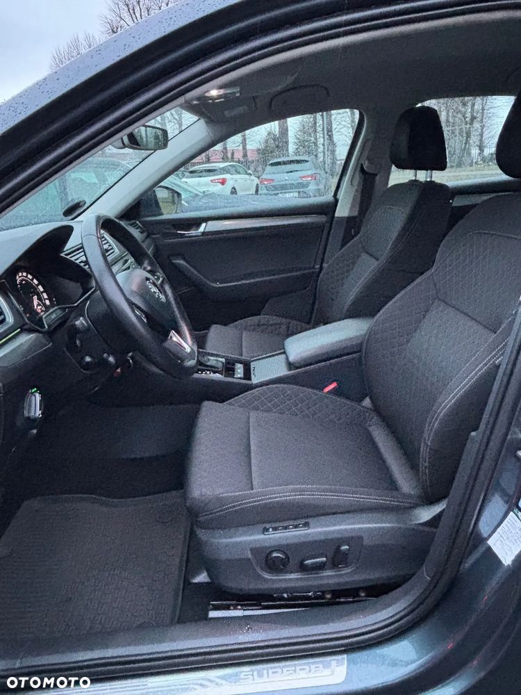 Skoda Superb 2.0 TDI DSG Premium Edition - 9