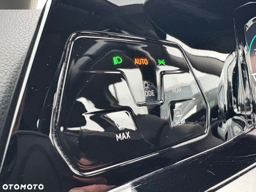 Volkswagen Golf VIII 1.5 TSI EVO Life - 23