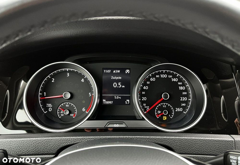 Volkswagen Golf - 23