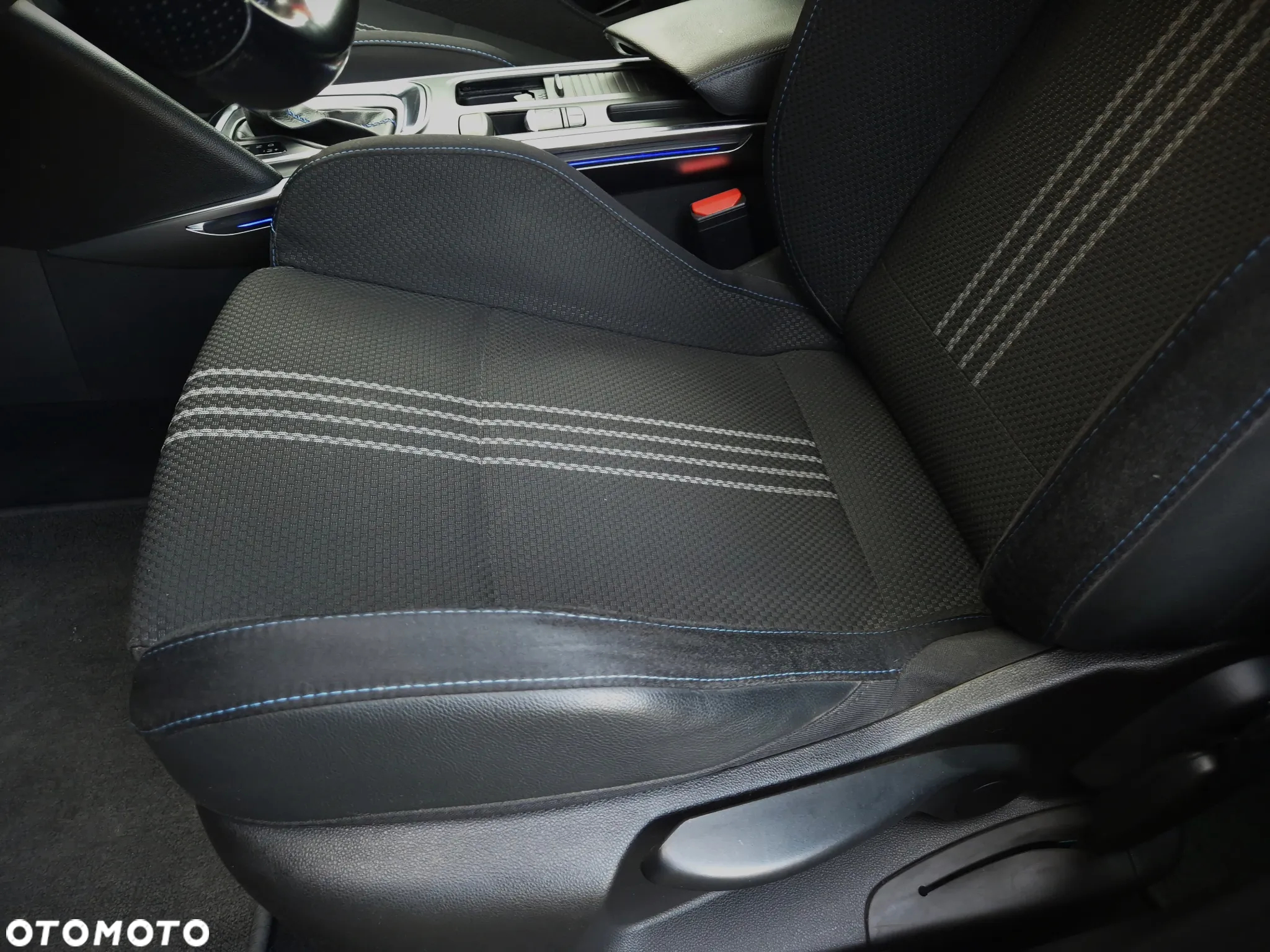 Renault Megane ENERGY TCe 205 EDC GT - 17