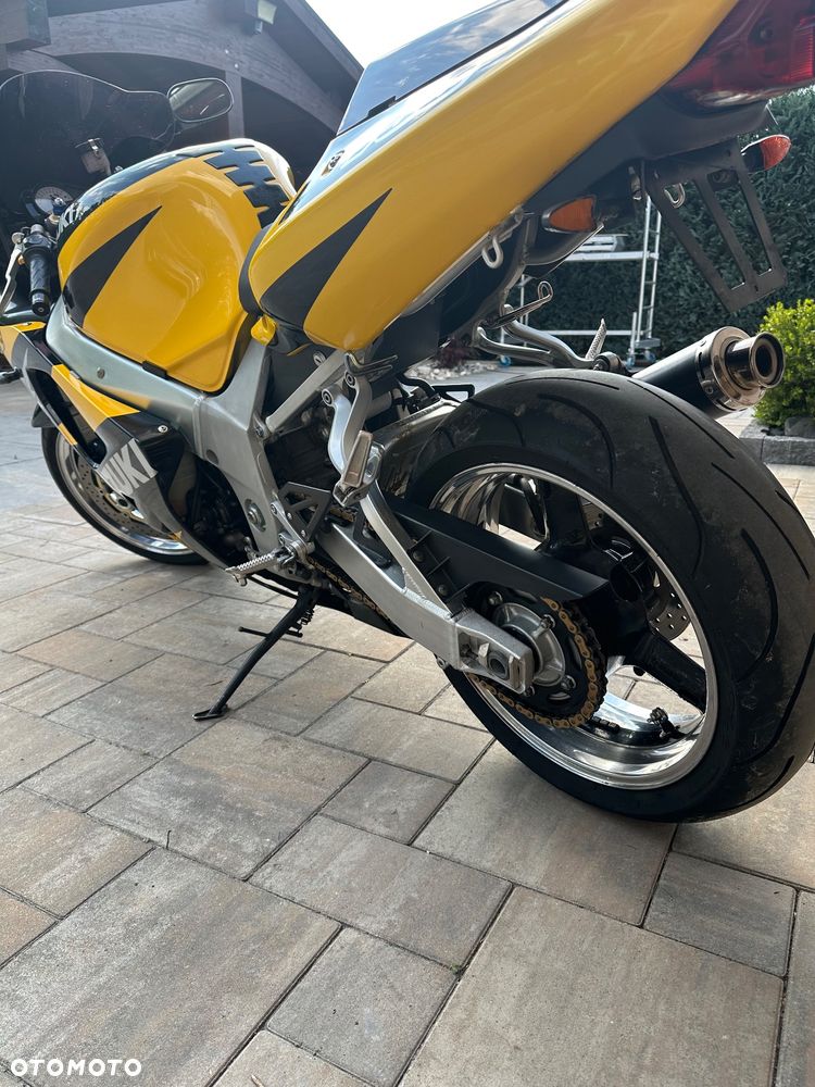 Suzuki GSX-R - 6