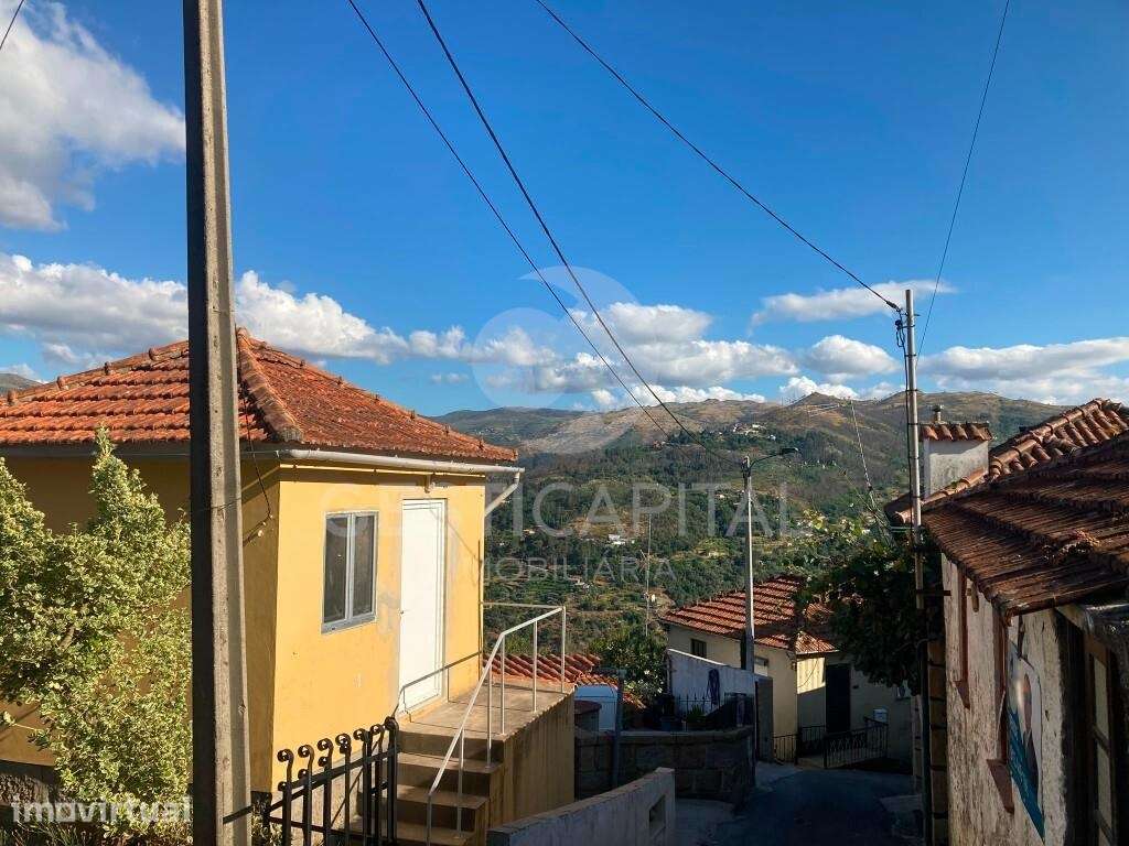 Moradia T2 para Recuperar com Vista Panorâmica - Grande imagem: 2/11