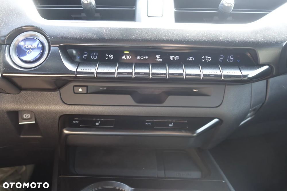 Lexus UX 250h GPF F Impression 2WD - 21