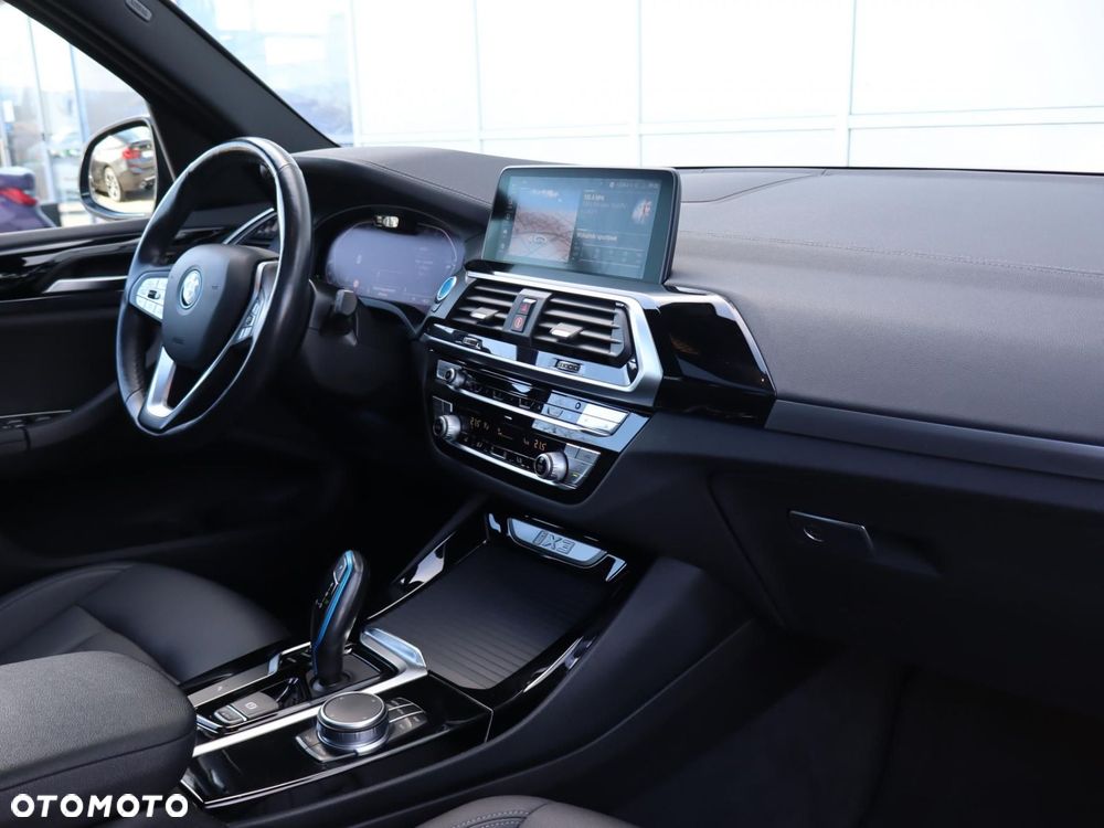 BMW iX3 - 7