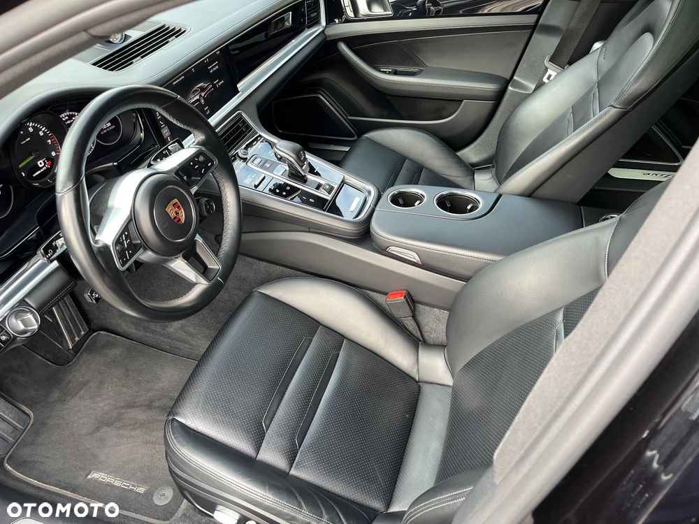Porsche Panamera 4 E-Hybrid - 10