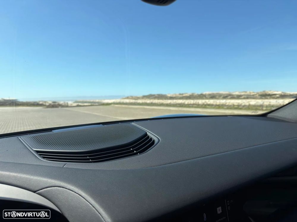 Porsche Taycan 4 - 41