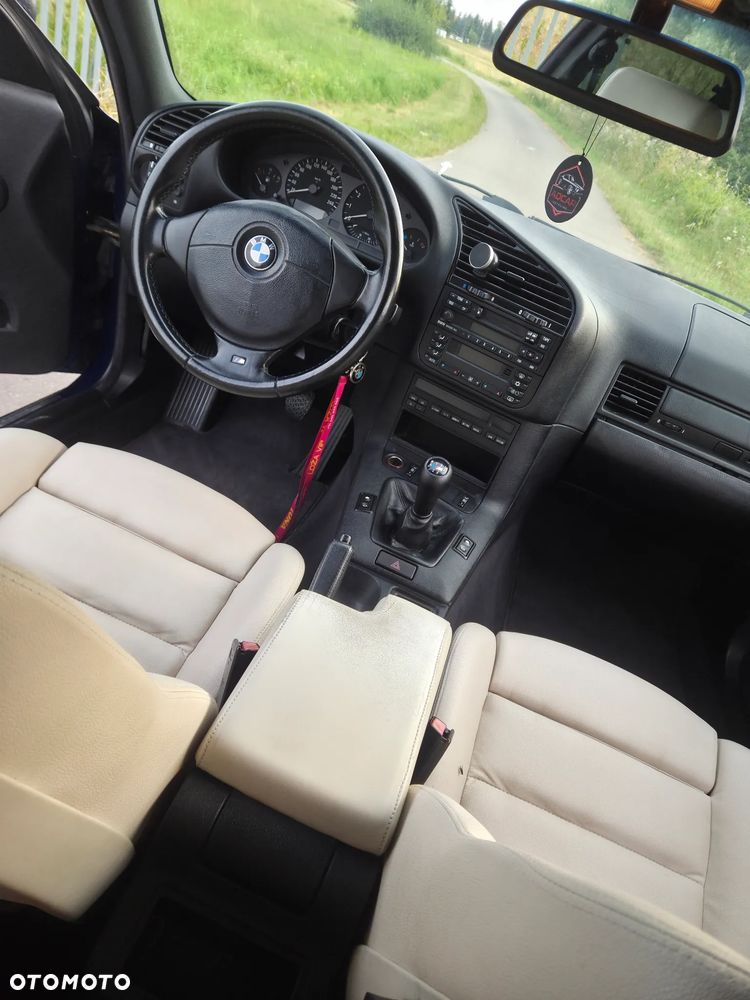 BMW Seria 3 323i - 10