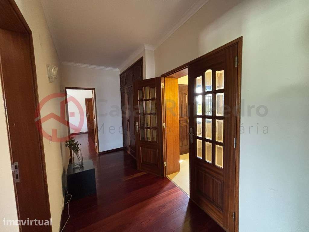 Moradia Isolada T4 com piscina e pomar, perto da Quinta do Conde - Grande imagem: 4/35