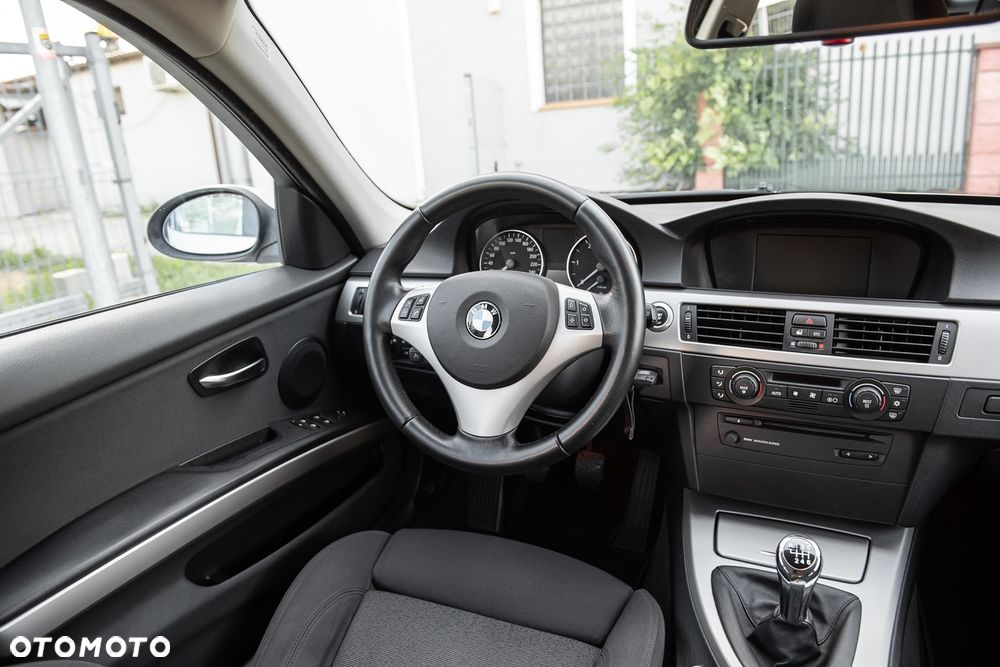 BMW Seria 3 318d DPF - 21
