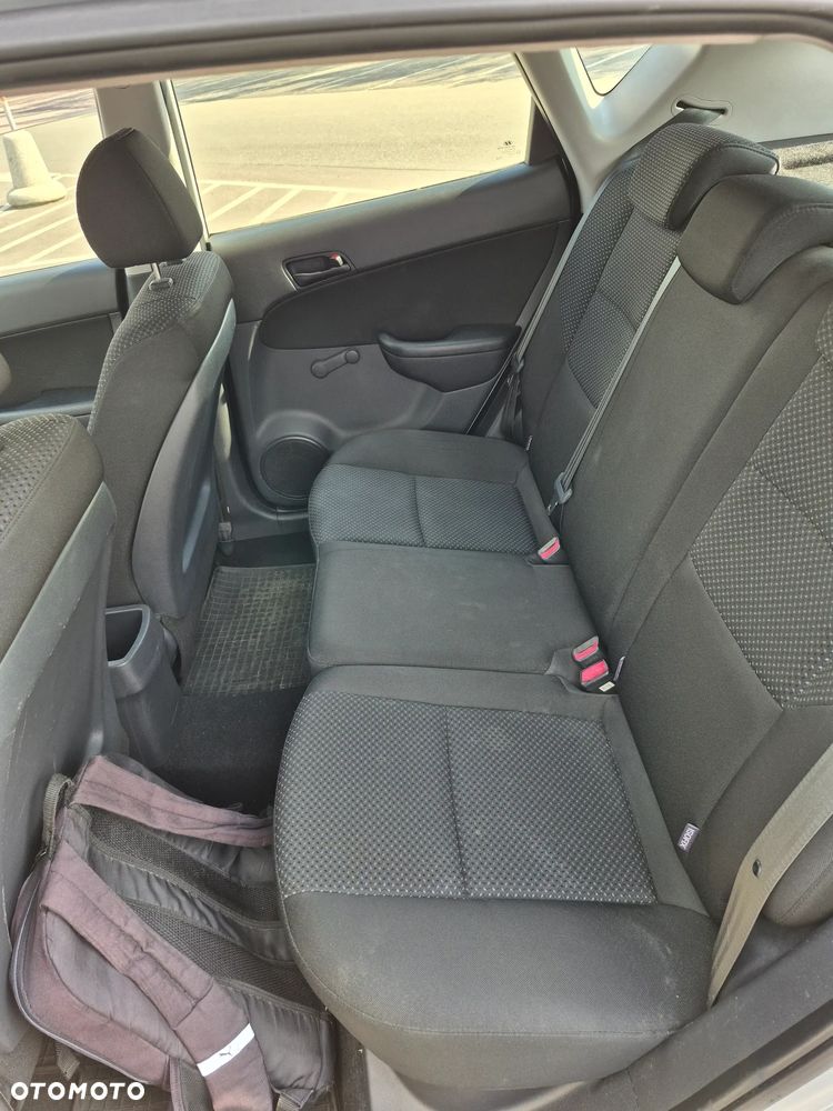 Hyundai i30 1.4 Base + - 10