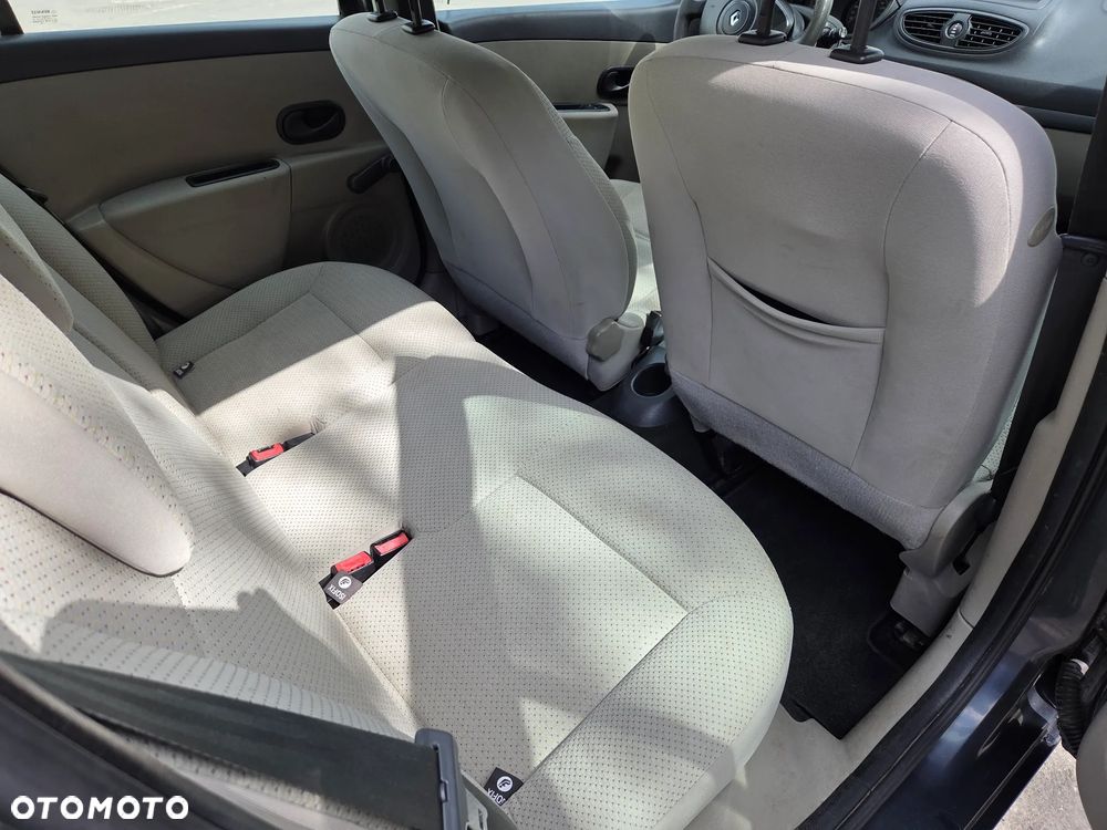 Renault Clio 1.2 16V Emotion - 4