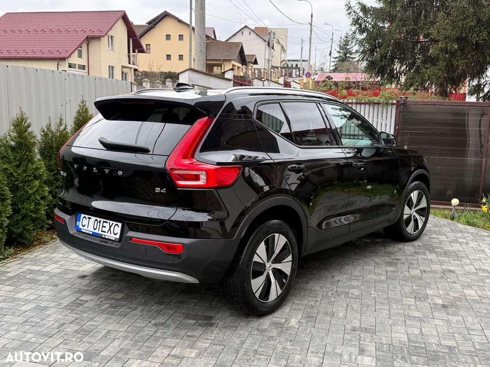 Volvo XC 40 B4 AT8 Mild Hybrid Momentum Pro - 4