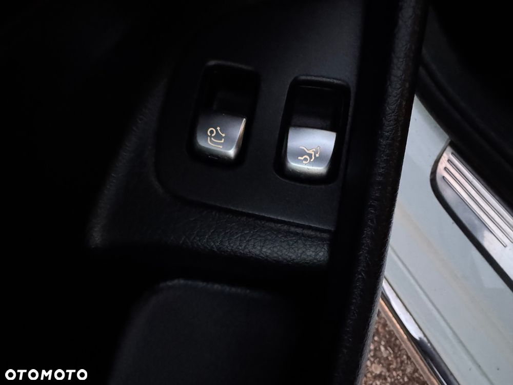 Mercedes-Benz Klasa E 220 d 4Matic 9G-TRONIC Sportstyle Edition - 24