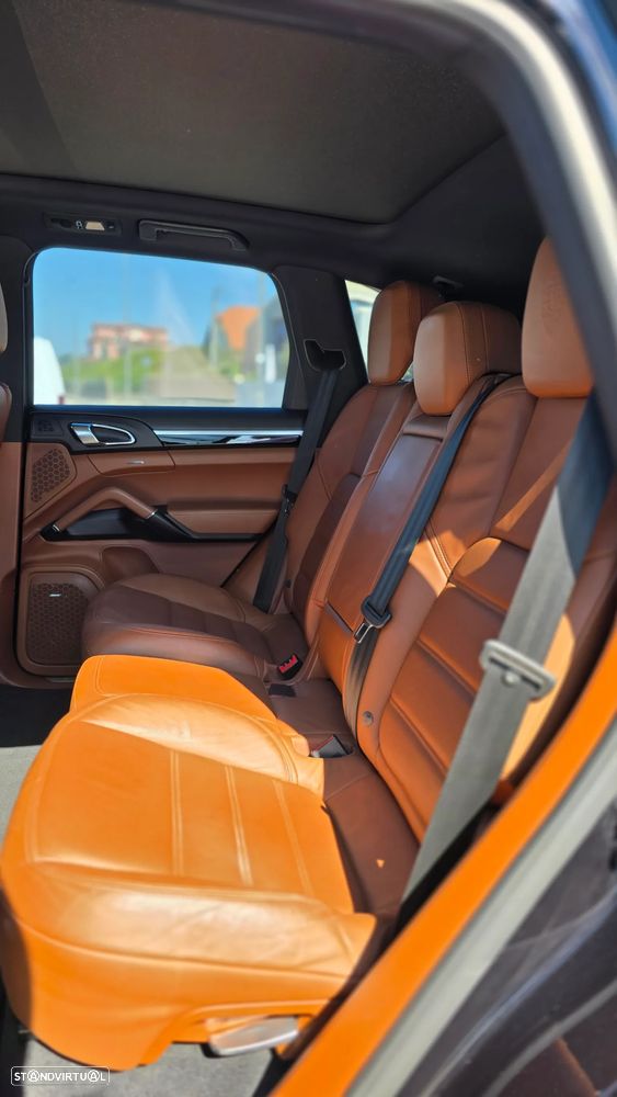 Porsche Cayenne S - 23