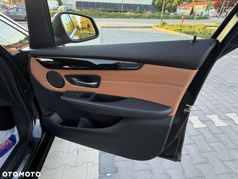 BMW Seria 2 218d Sport-Aut Luxury Line - 29