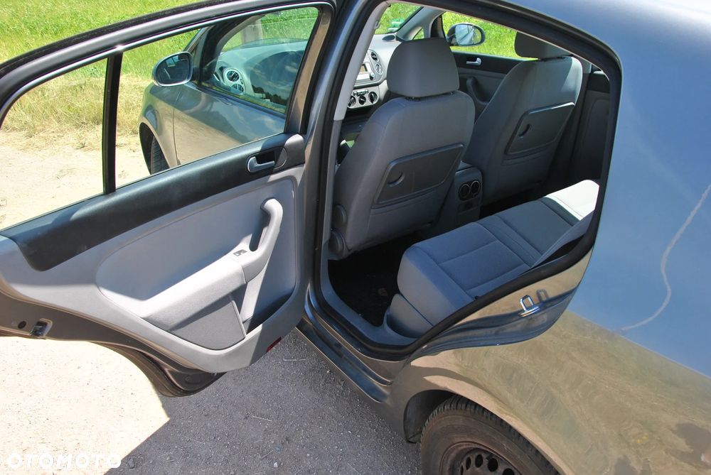 Volkswagen Golf Plus 1.6 FSI Comfortline - 29
