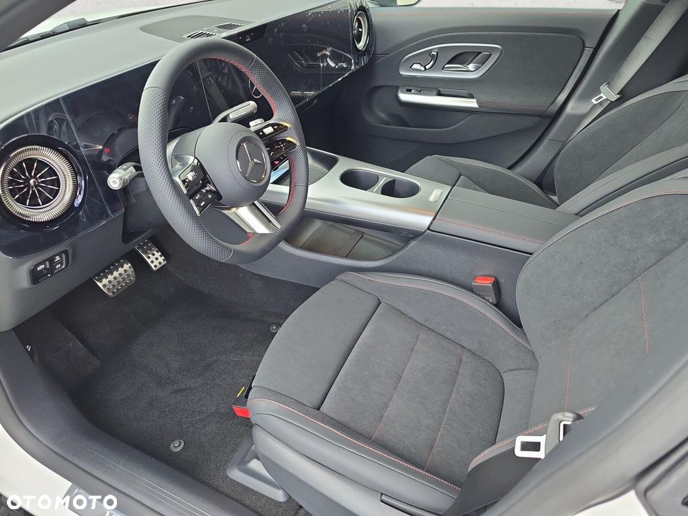 Mercedes-Benz CLA - 12