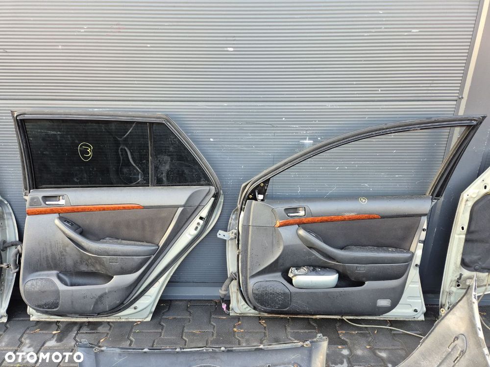 TOYOTA AVENSIS T25 DRZWI / ZDERZAK / KLAPA / MASKA / BŁOTNIK - 17