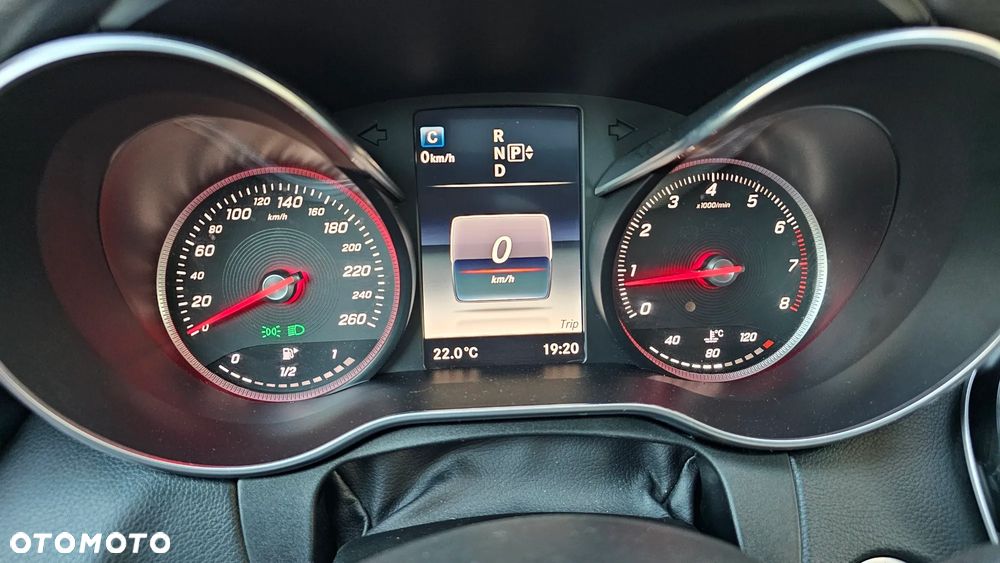 Mercedes-Benz Klasa C 300 7G-TRONIC - 32