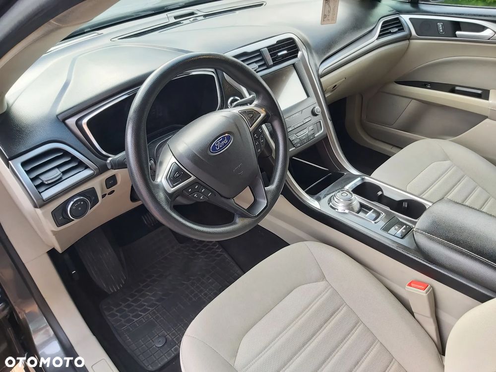 Ford Fusion - 16