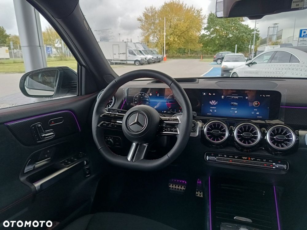 Mercedes-Benz GLB - 13