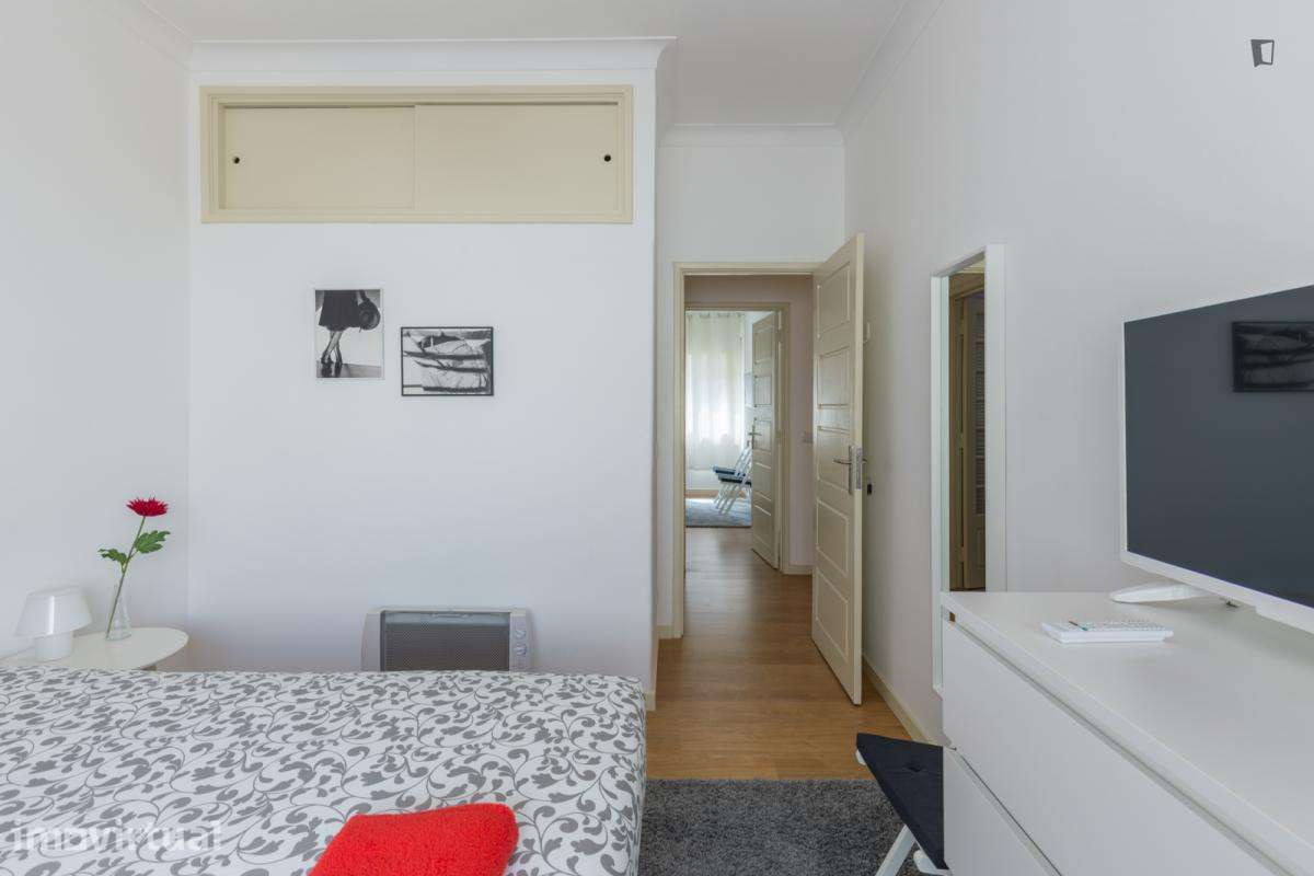 Quarto - localizado em Matosinhos Porto - Grande imagem: 3/19