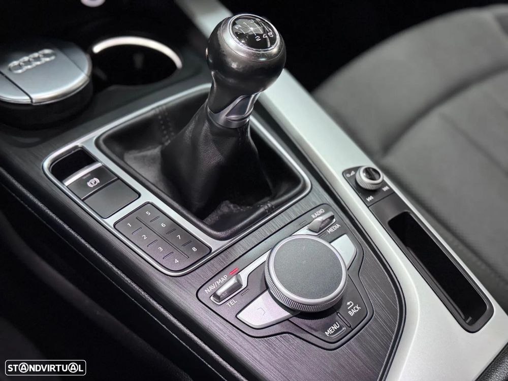 Audi A4 Avant 2.0 TDI Business Line - 17