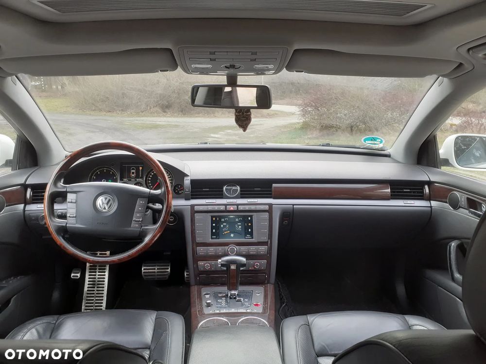 Volkswagen Phaeton - 12