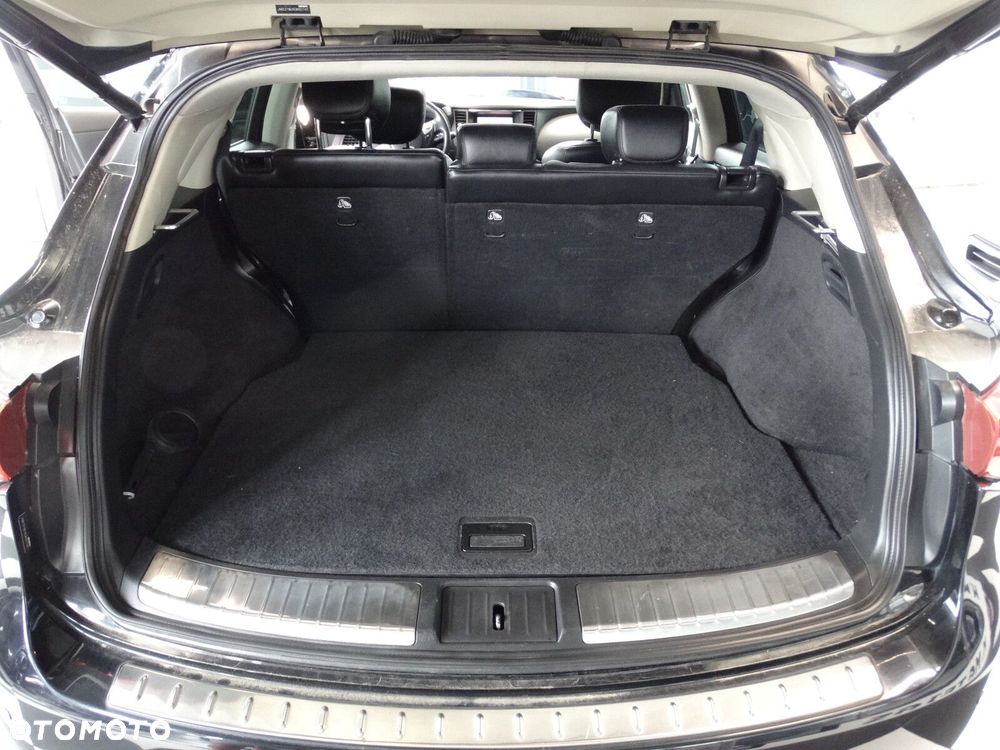 Infiniti QX70 - 27