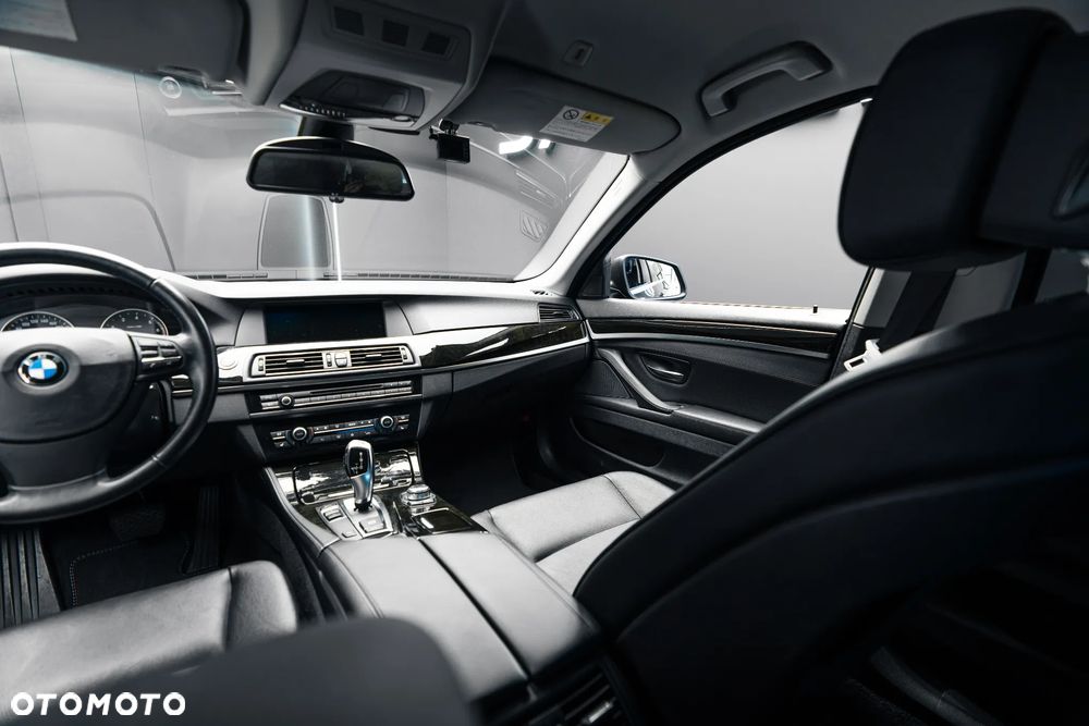 BMW Seria 5 530i - 23